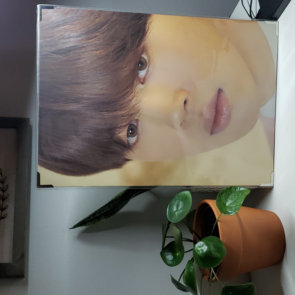 Jimin Photo -- someone come get Jimin he lonely and gettin dusty